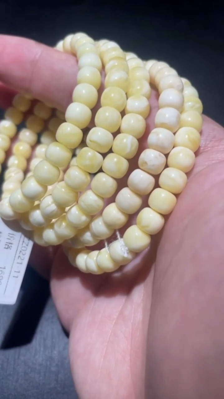 未镶嵌蜜蜡裸石ZZ0221-11多样性发货，发其一