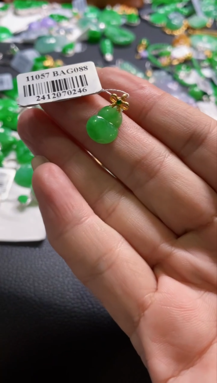 【闪购商品】定制翡翠18K金镶嵌吊坠