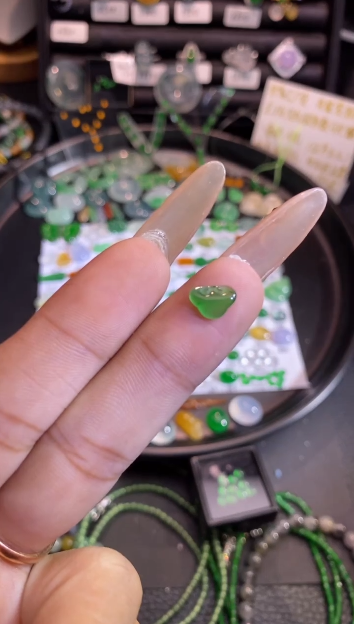 【闪购商品】翡翠挂件未镶嵌如意
