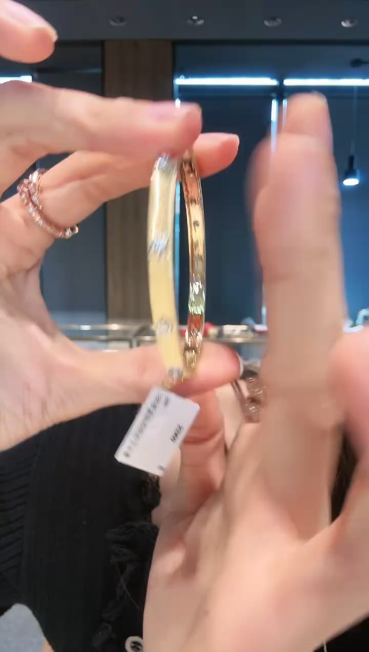 【闪购商品】钻石手镯18K金镶嵌宽版拉丝多样性发其一