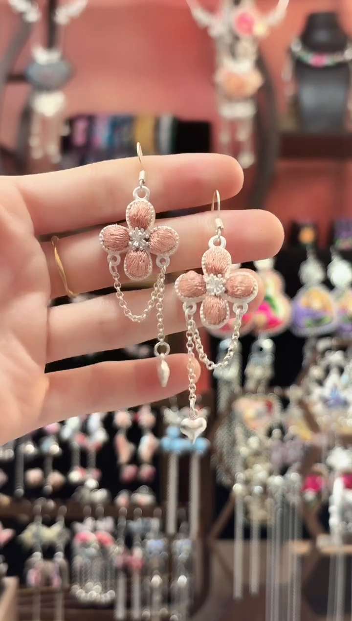 织绣 云织谣民族风精美饰品   100