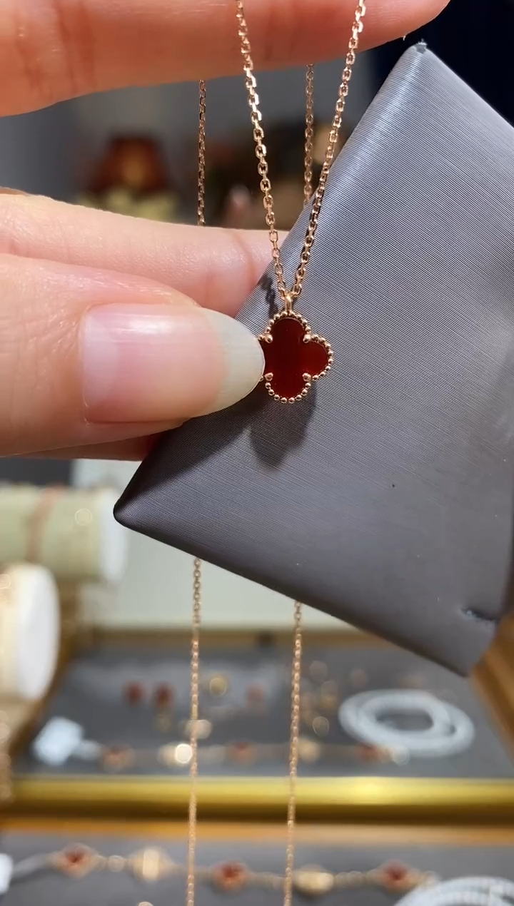 18K金镶嵌项链玛瑙/玉髓项链