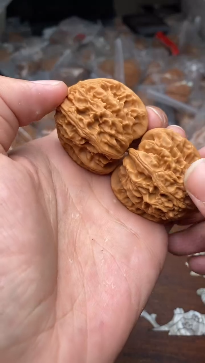 【闪购商品】文玩核桃把件A127号40尺霞云岭