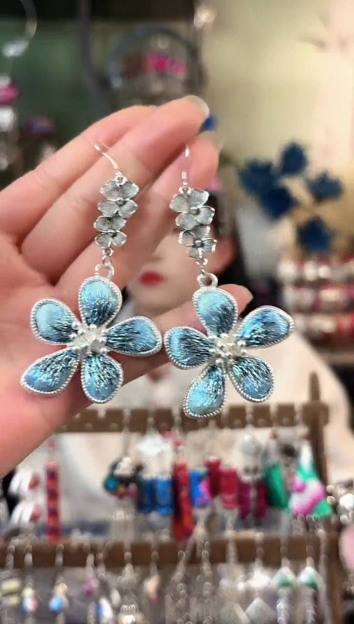 彩云南阁非遗老绣苗银饰品519