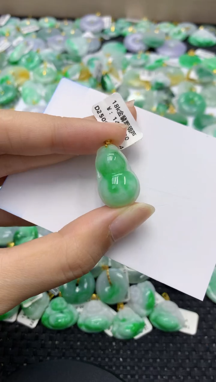 翡翠18K金镶嵌颈饰天然缅甸翡翠A货