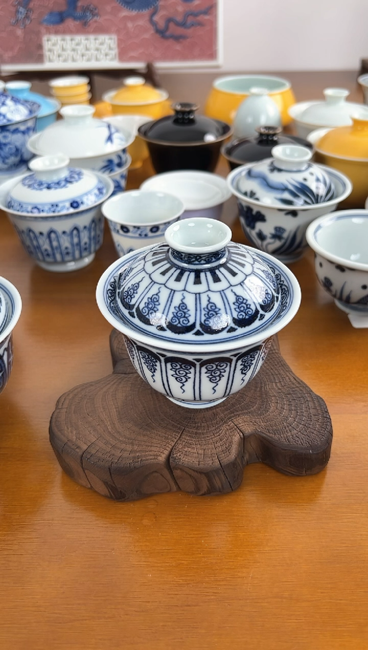 【闪购商品】照夜白青花卷草盖碗