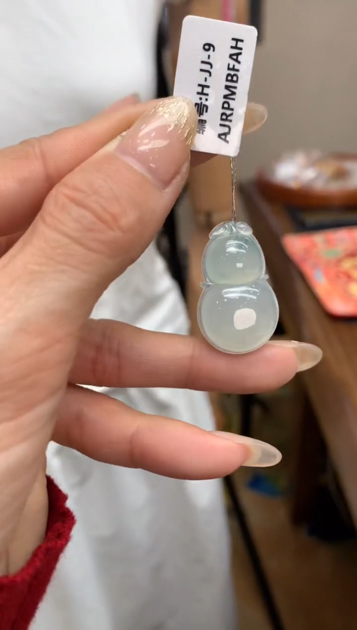 【闪购商品】翡翠颈饰未镶嵌葫芦