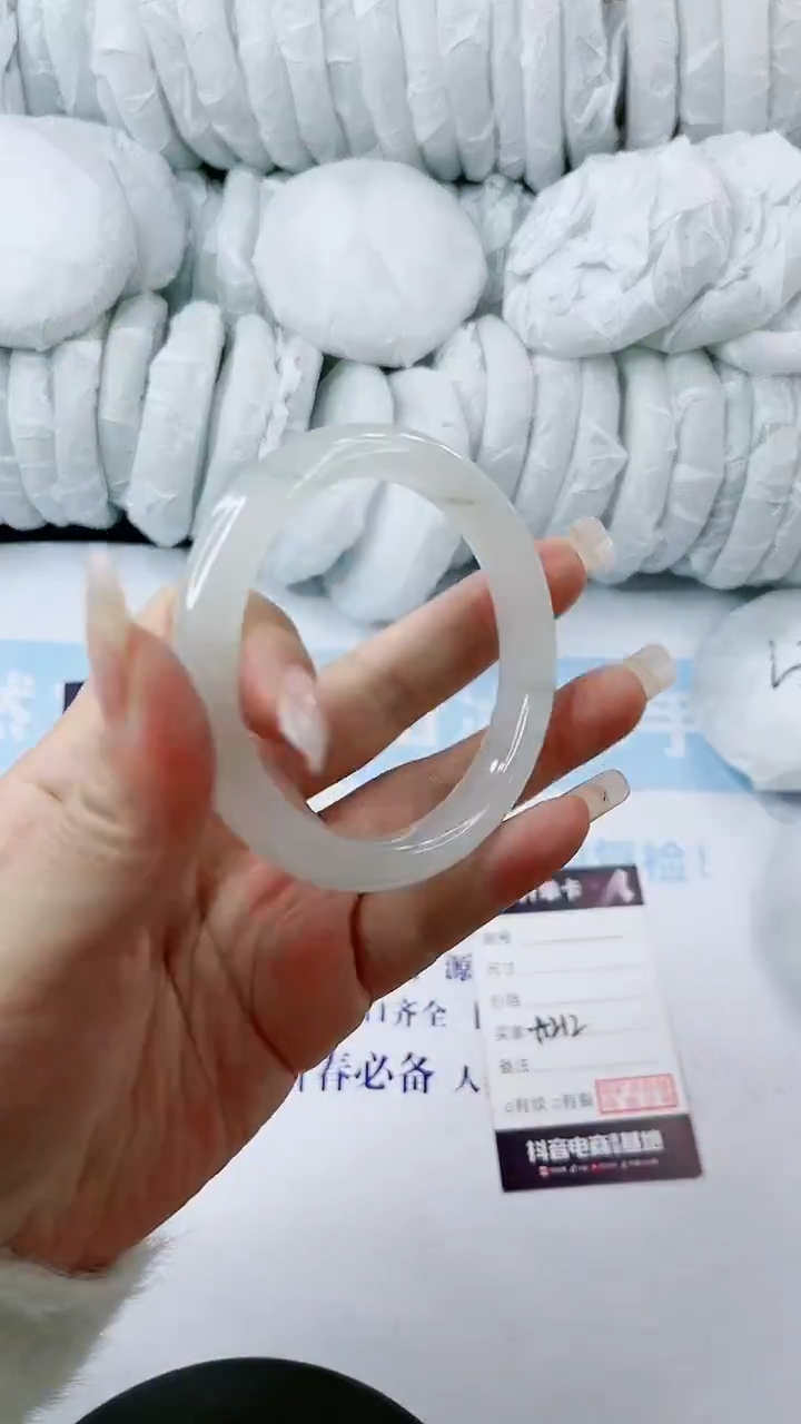 【闪购商品】石英质玉手镯未镶嵌多样性发货A212