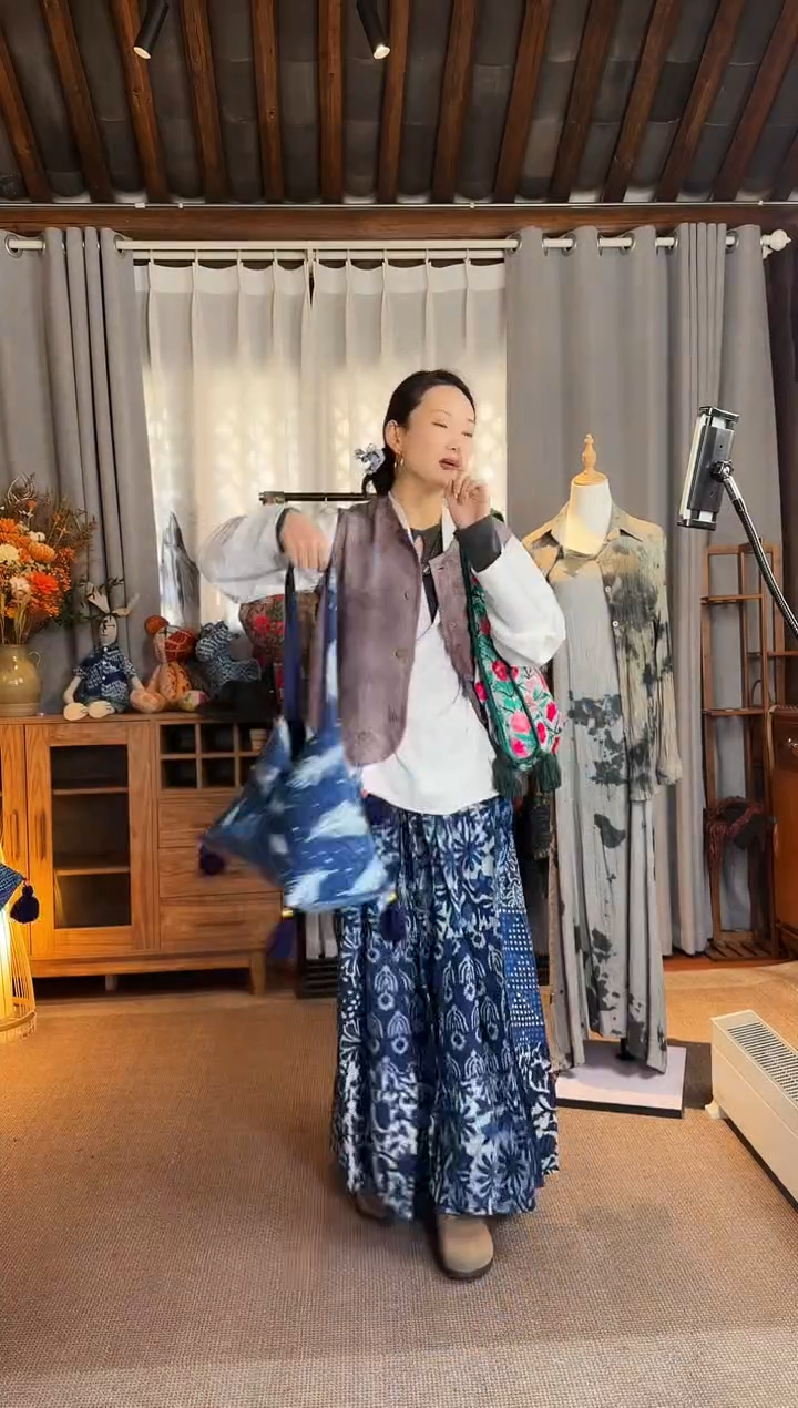 【闪购商品】设计师款羽毛蓝粽子包