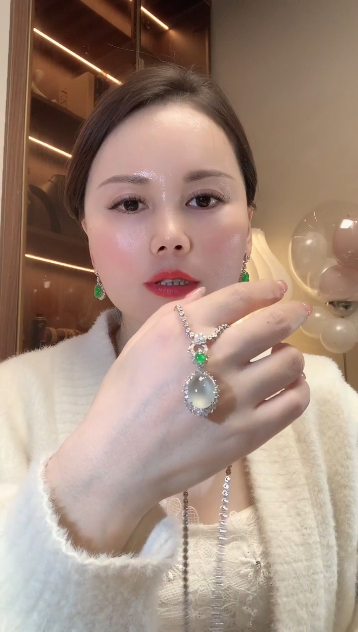 【闪购商品】翡翠吊坠(不含链)18K金镶嵌F157 