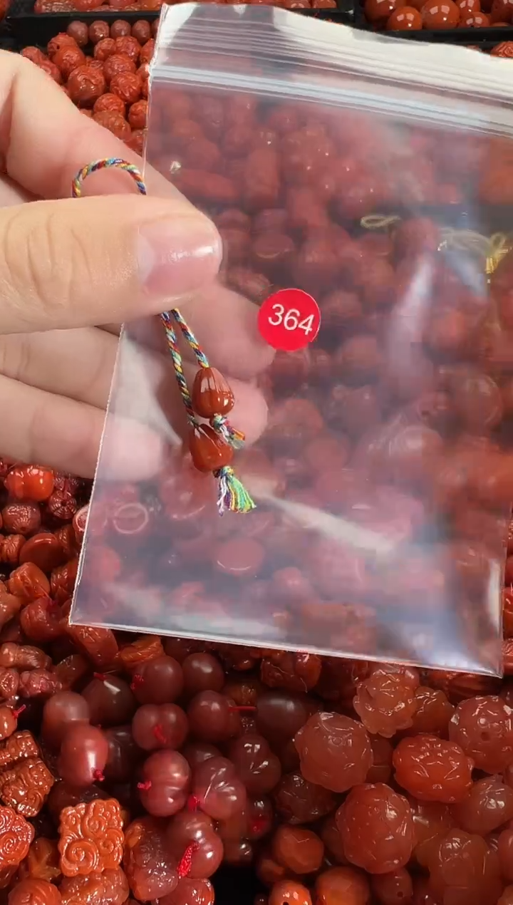 颈饰未镶嵌南红玛瑙1