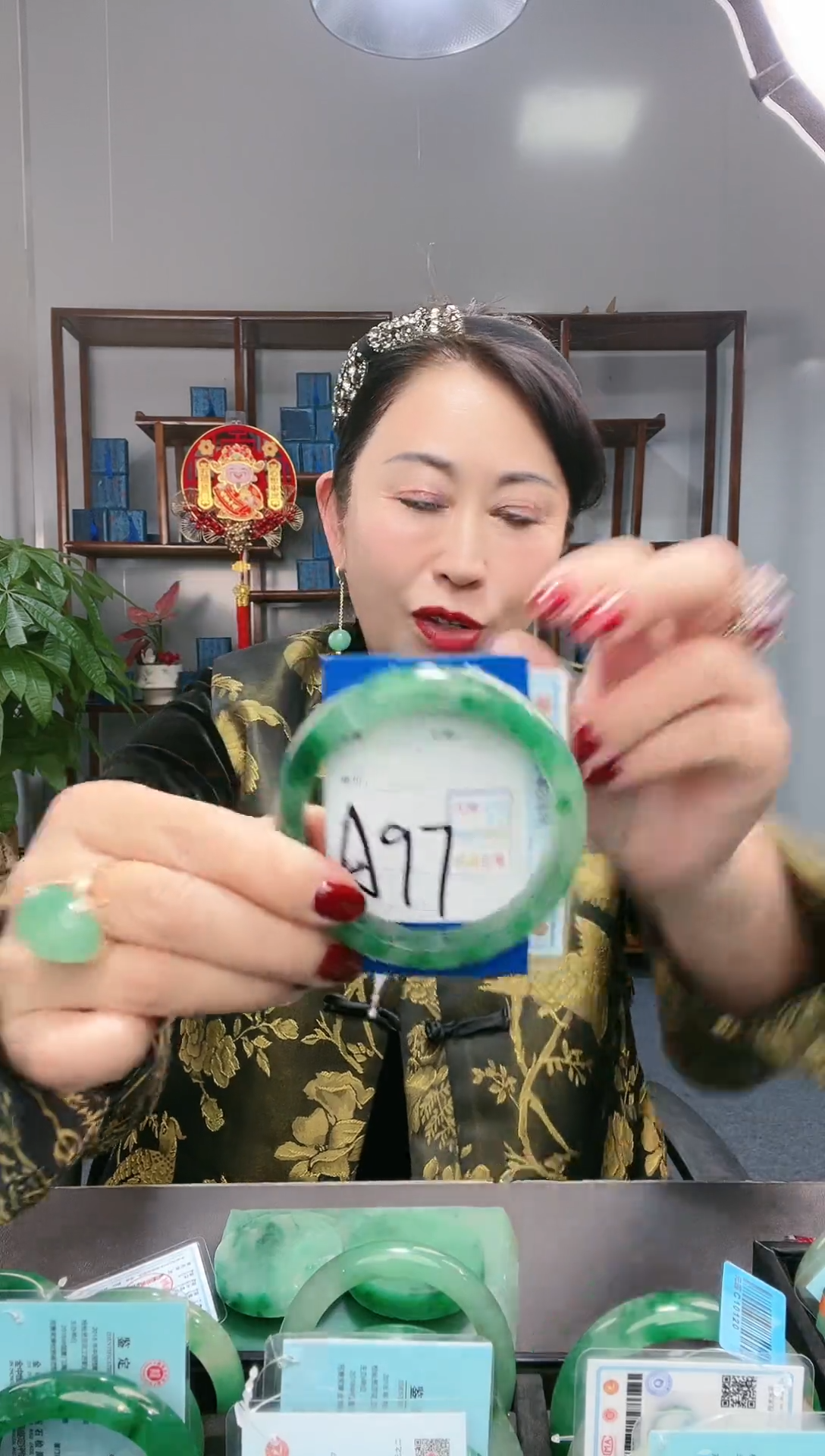 【闪购商品】石英质玉手镯未镶嵌非洲翠