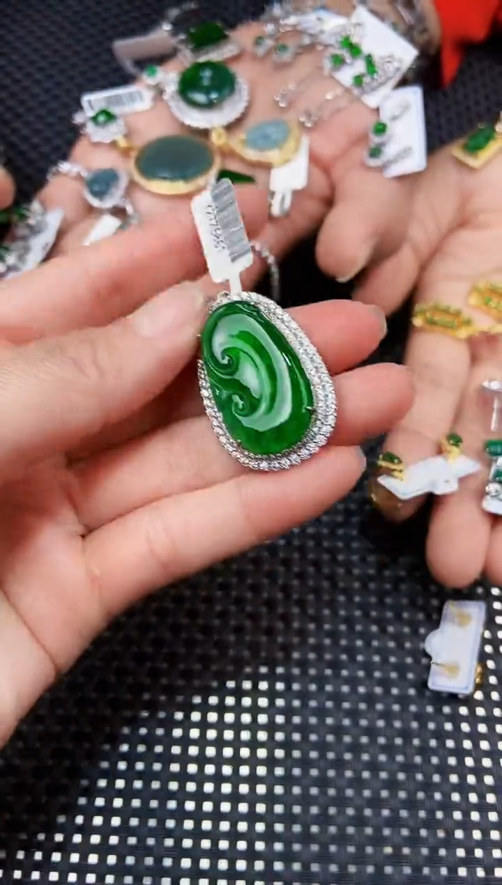 【闪购商品】翡翠吊坠(不含链)未镶嵌111111111