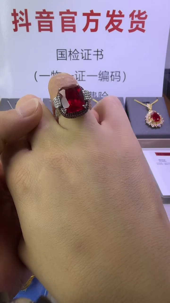 18K金镶嵌戒指红宝石66