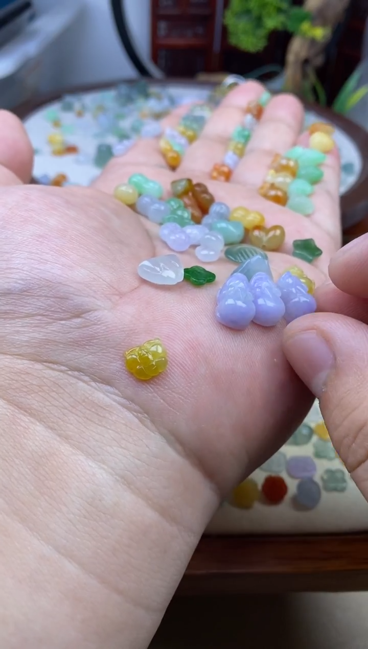 颈饰未镶嵌翡翠薇**妖翡翠