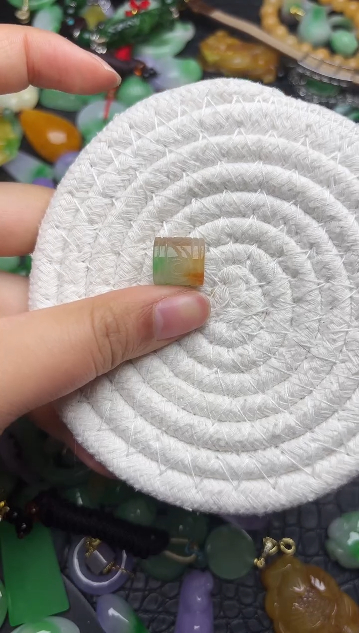 颈饰未镶嵌翡翠缅甸翡翠吊坠