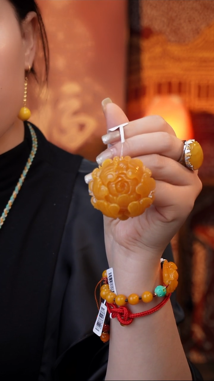 琥珀吊坠(赠链)未镶嵌牡丹花吊坠