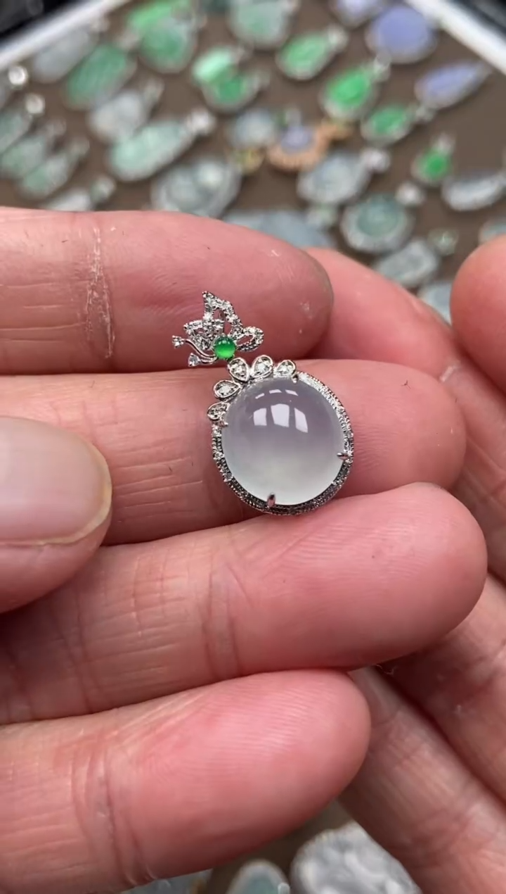 【闪购商品】翡翠吊坠(不含链)18K金镶嵌蛋面
