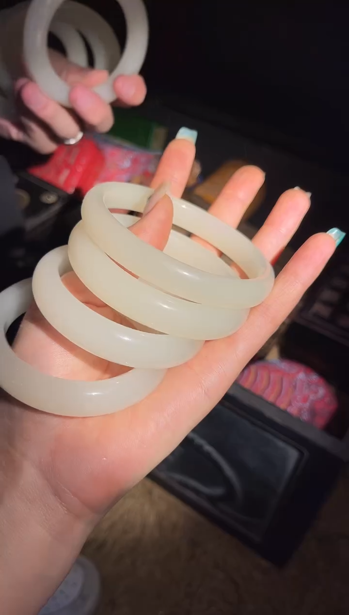 【闪购商品】【闪购商品】白色玉手镯四个