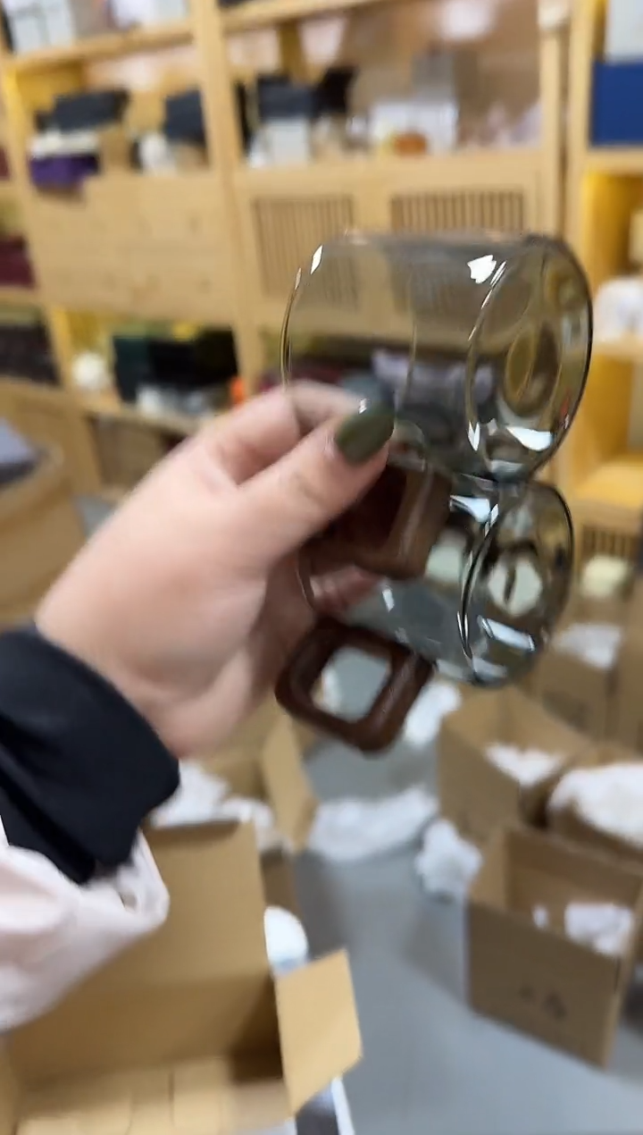 烟灰色木把小杯子2只