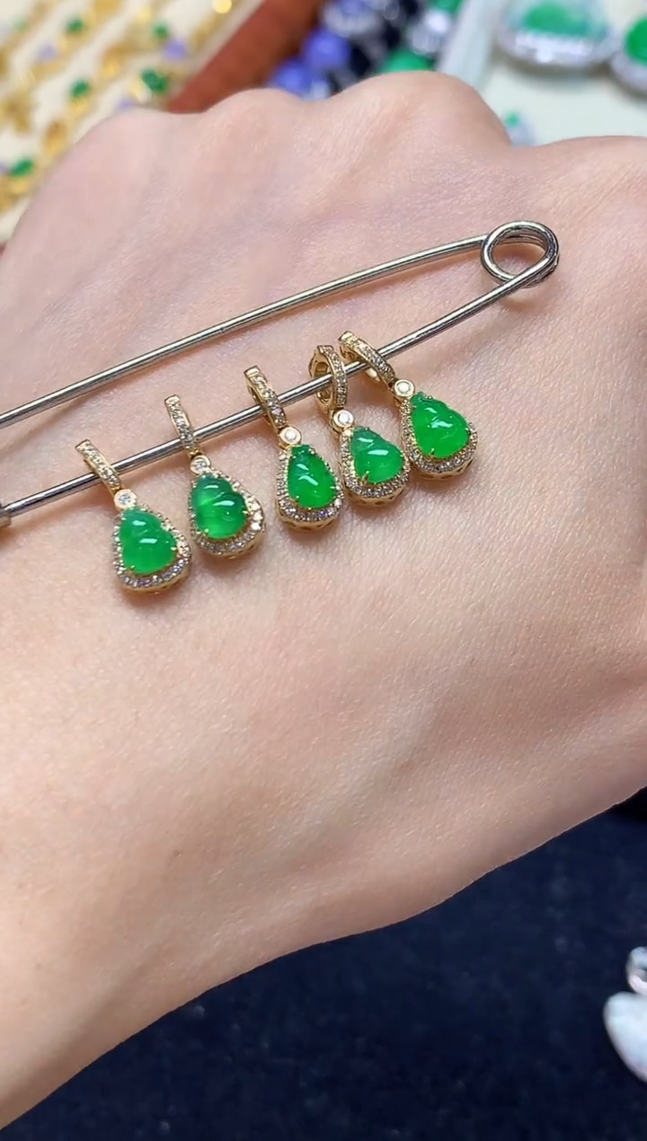 吊坠(不含链)18K金镶嵌翡翠多样性发其一