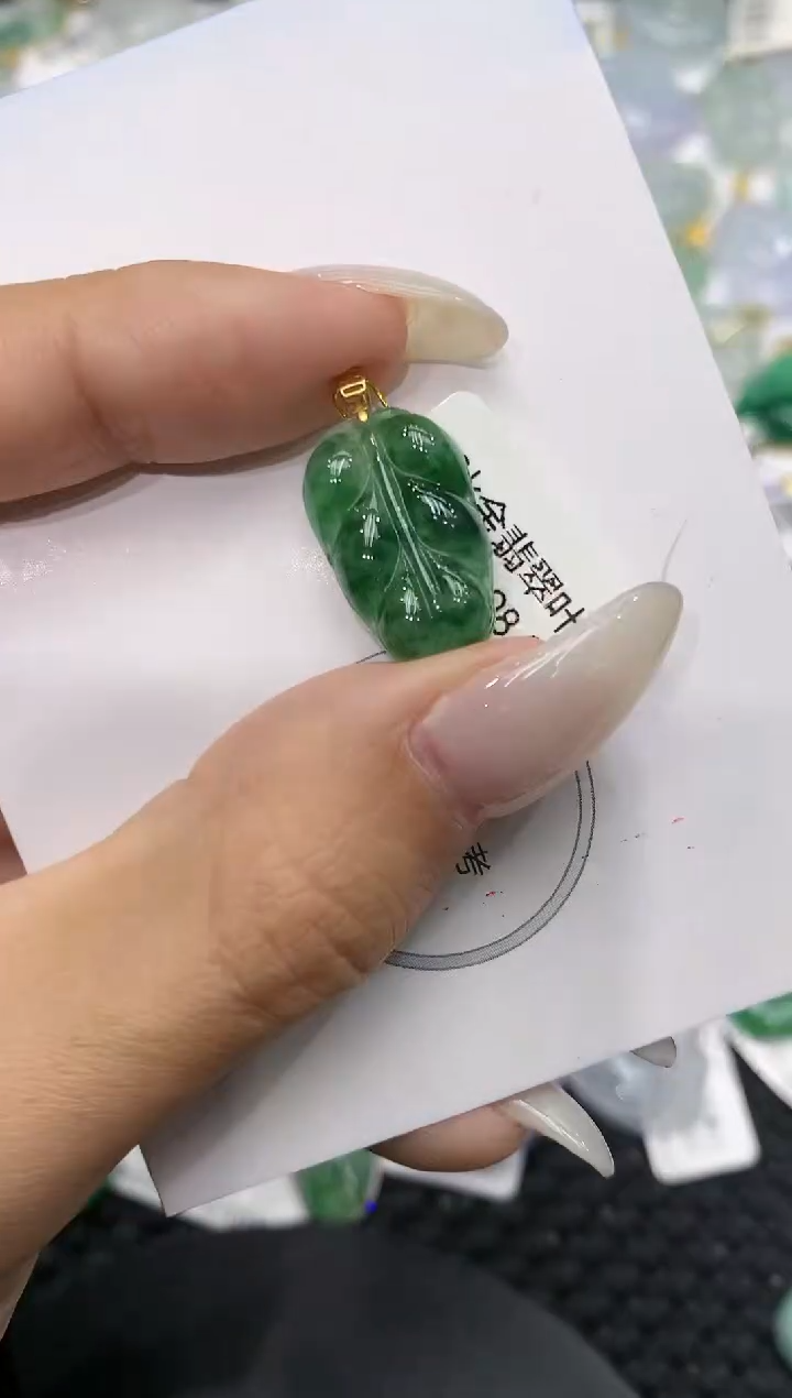 颈饰18K金镶嵌翡翠111111111111