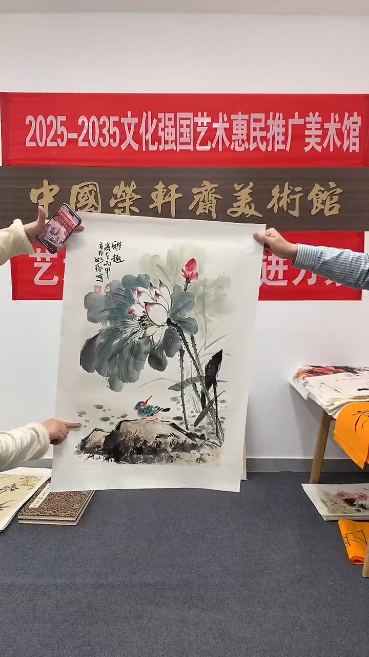 竖款精品开三花鸟，雅趣