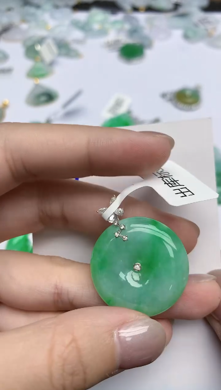 【闪购商品】翡翠颈饰18K金镶嵌天然翡翠A货