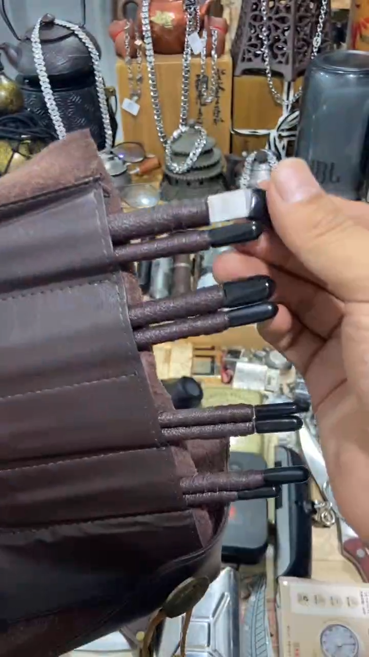 瓷片闪购商品  如图所示