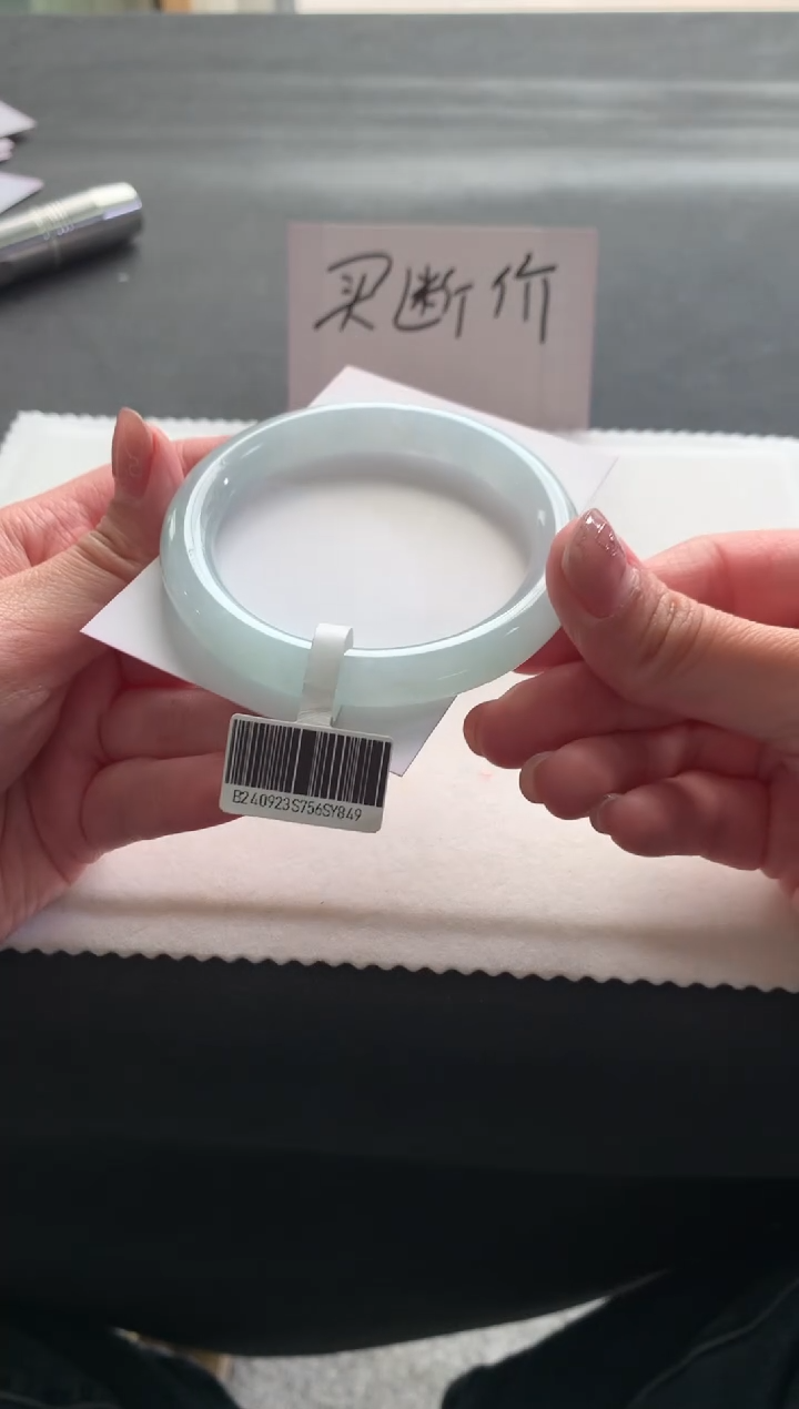 【闪购商品】翡翠手镯未镶嵌55圆条Y849买断