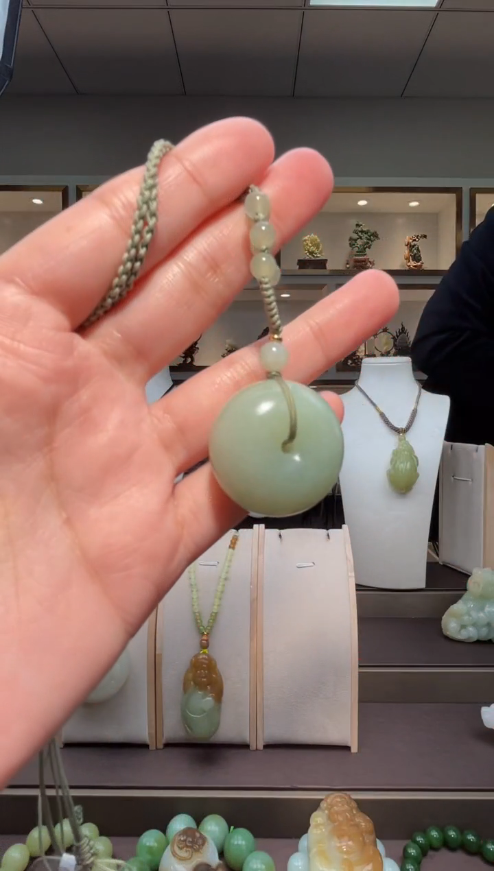 颈饰未镶嵌和田玉苏