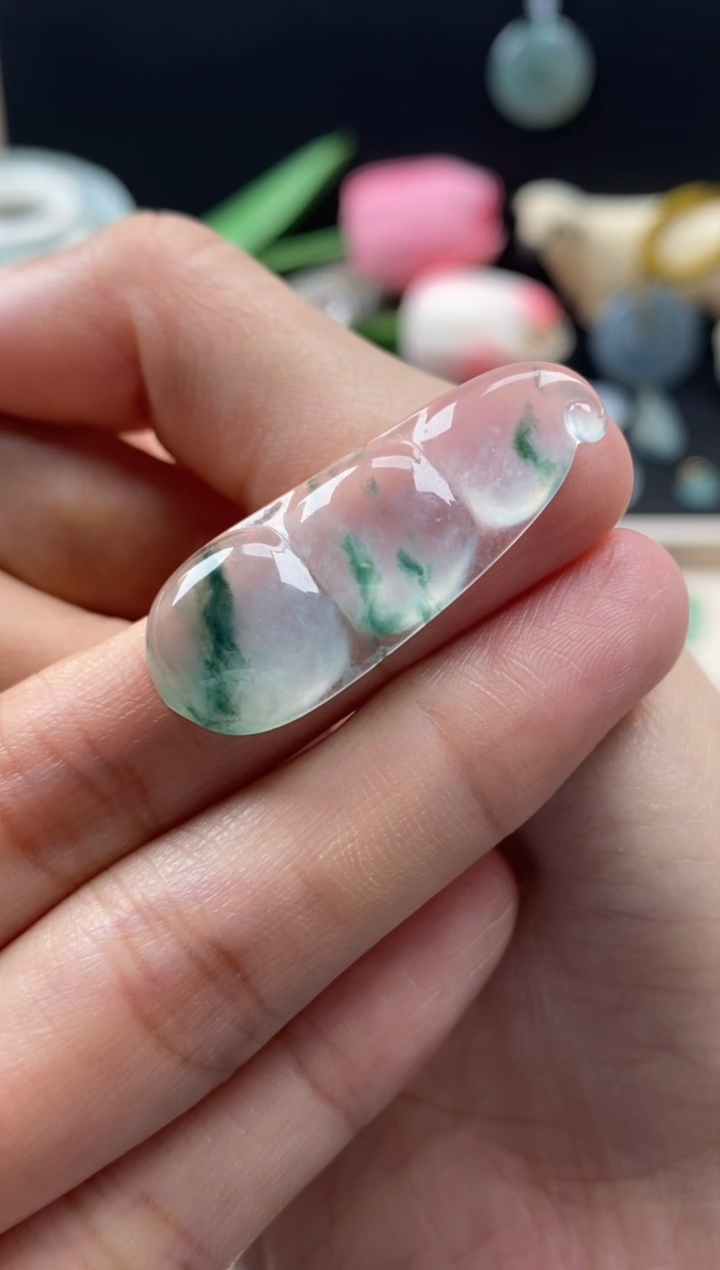 【闪购商品】翡翠颈饰未镶嵌翡翠冰飘花福豆