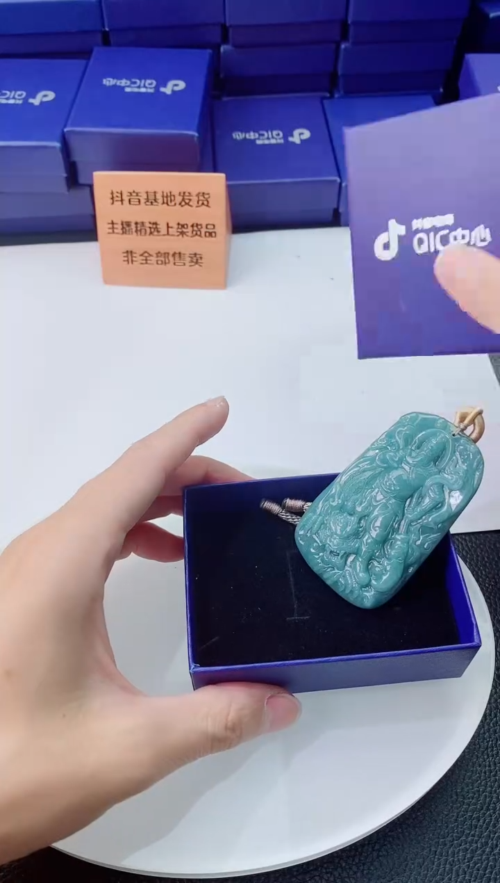 翡翠未镶嵌颈饰1111111111