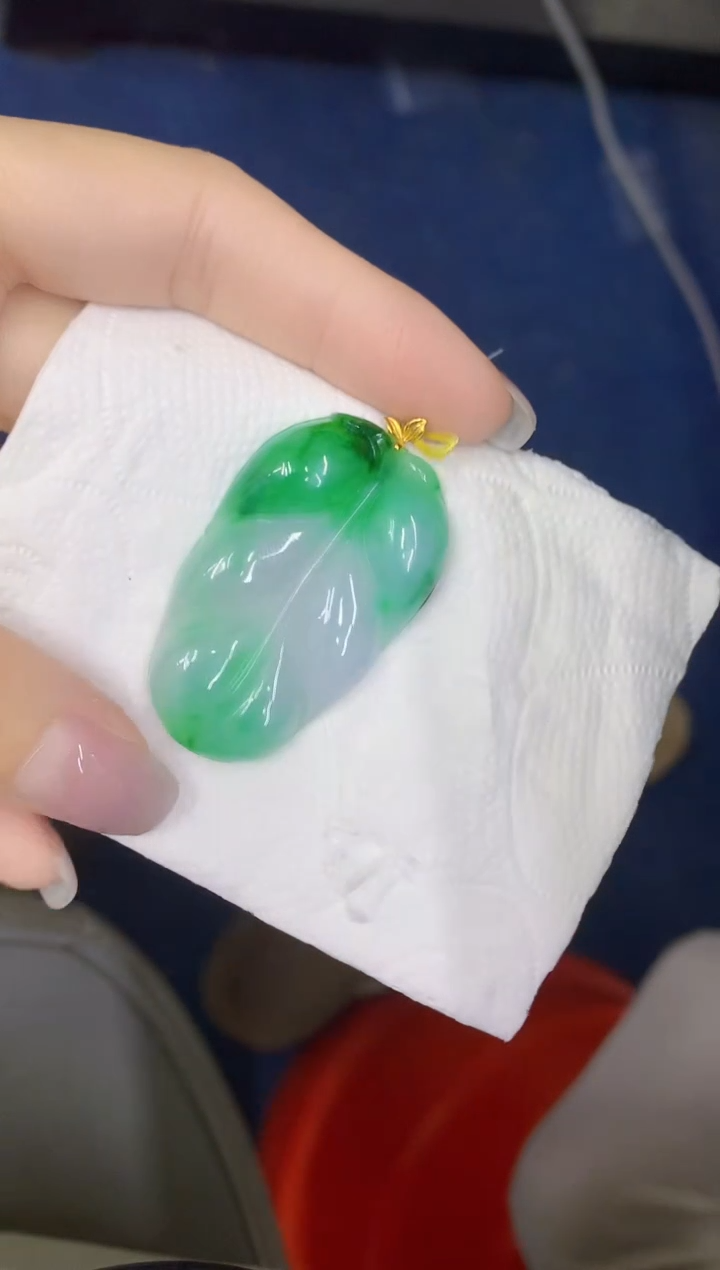 颈饰18K金镶嵌翡翠缅甸天然翡翠A货