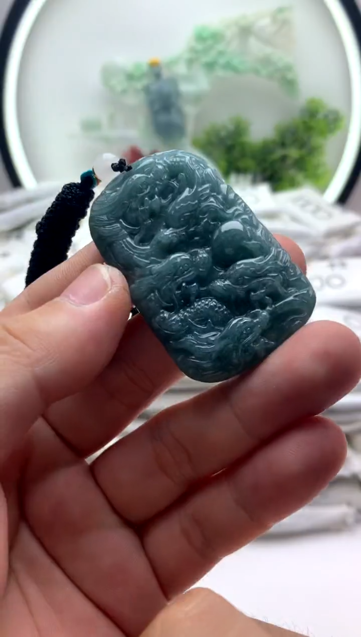 翡翠未镶嵌颈饰九龙牌【品质一般介意慎拍】