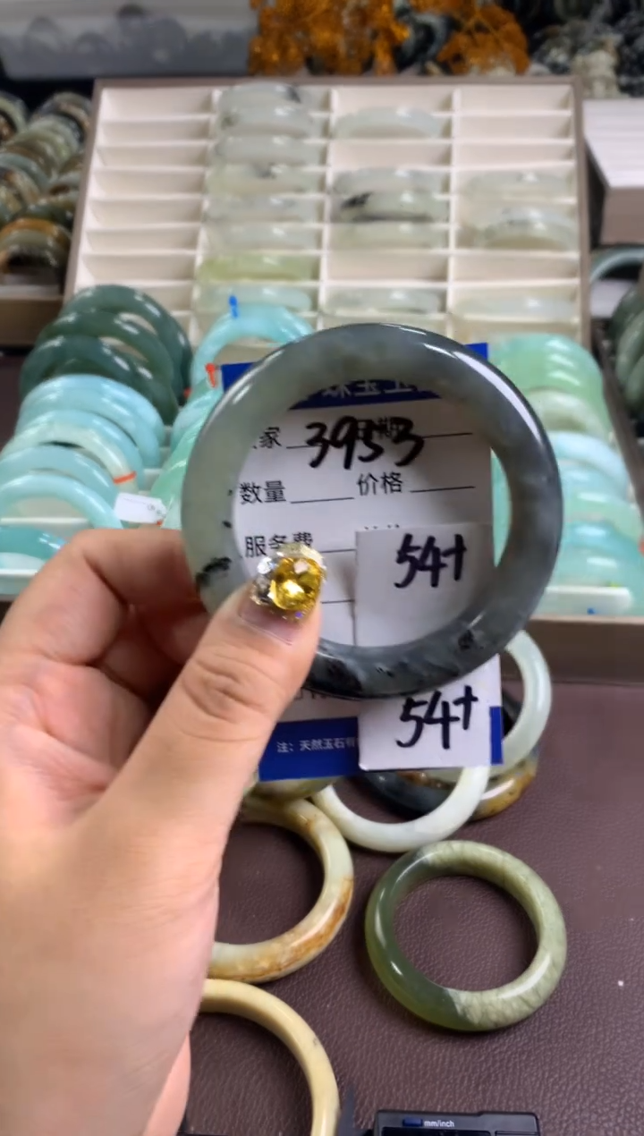 【闪购商品】蛇纹石玉手镯未镶嵌3953