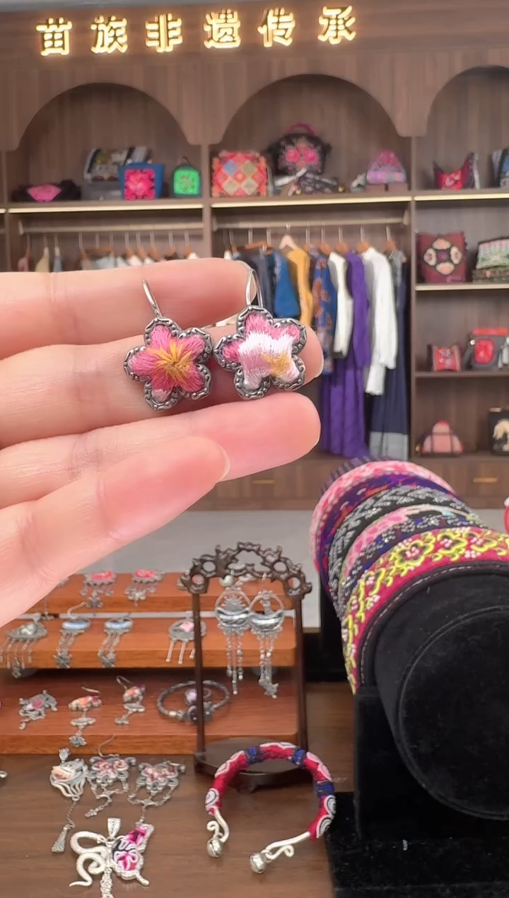【闪购商品】织绣扶光苗绣传承56