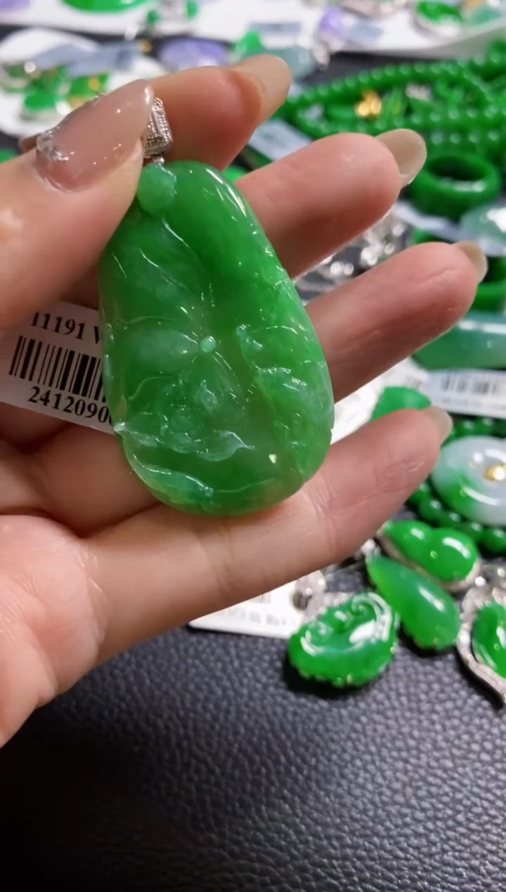 【闪购商品】定制翡翠18K金镶嵌吊坠