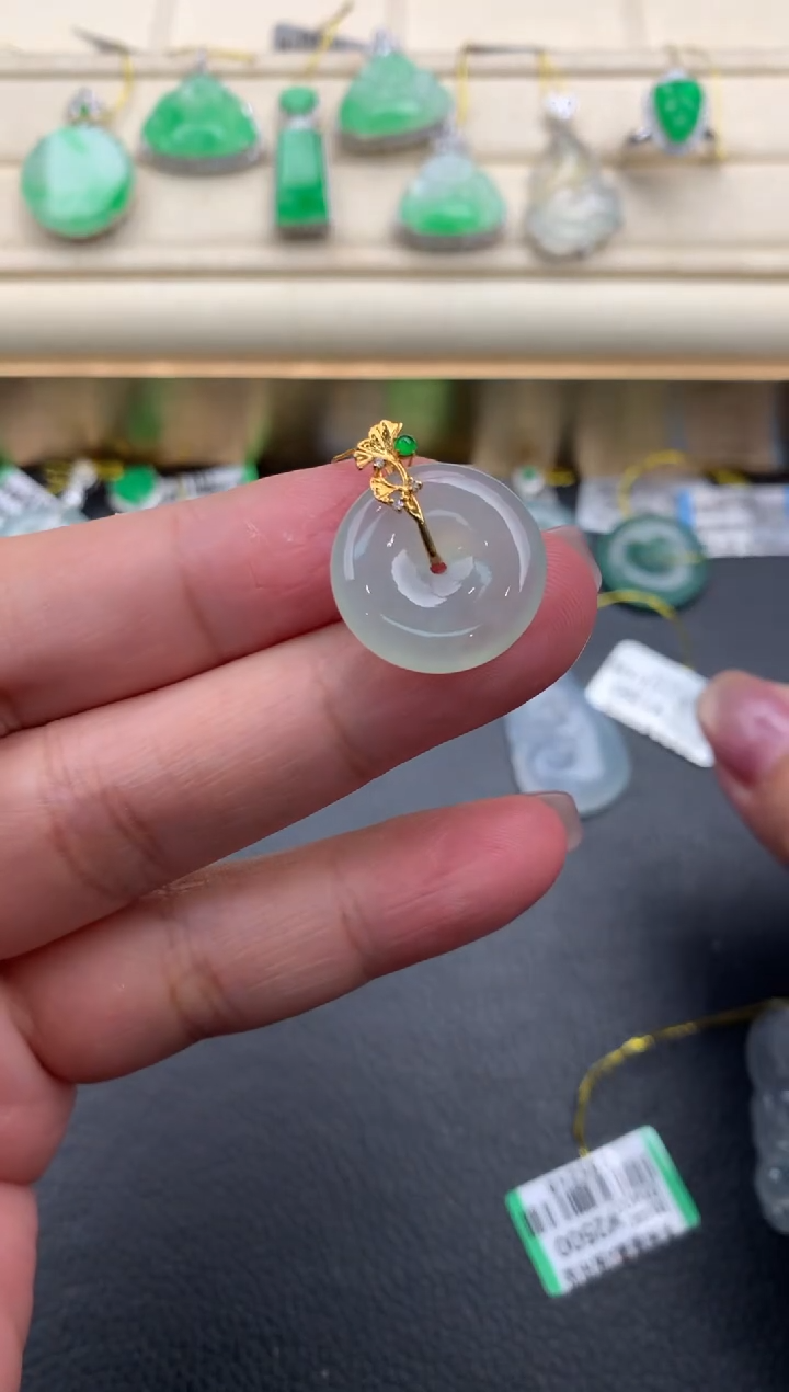 翡翠18K金镶嵌颈饰A359     