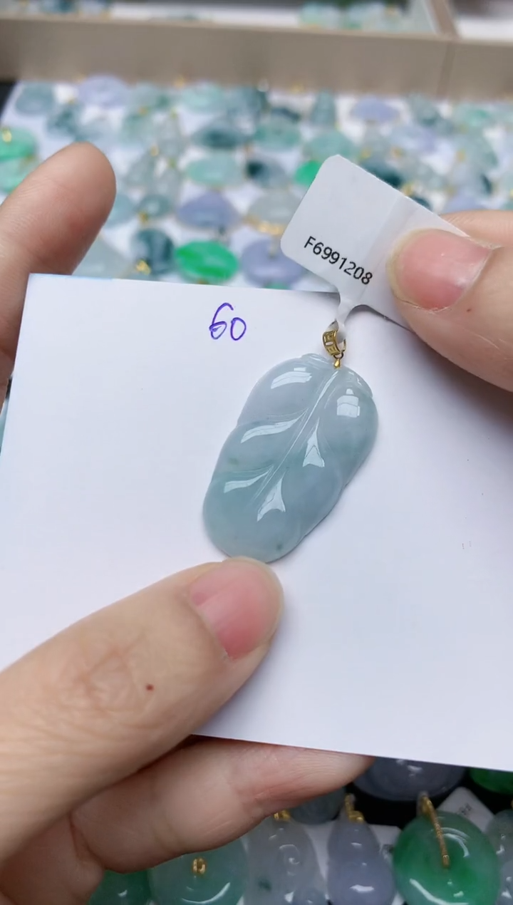 【闪购商品】翡翠颈饰18K金镶嵌天然翡翠A货    60