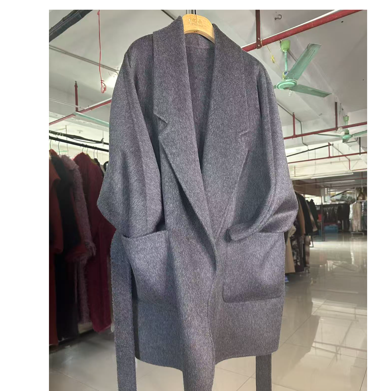 骆驼绒桑蚕丝羊毛大衣