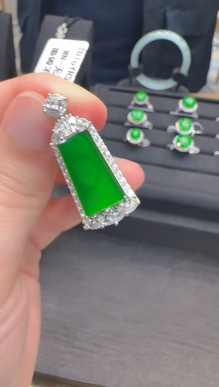 【闪购商品】翡翠吊坠(不含链)银S925镶嵌天然翡翠A货多样性发一件