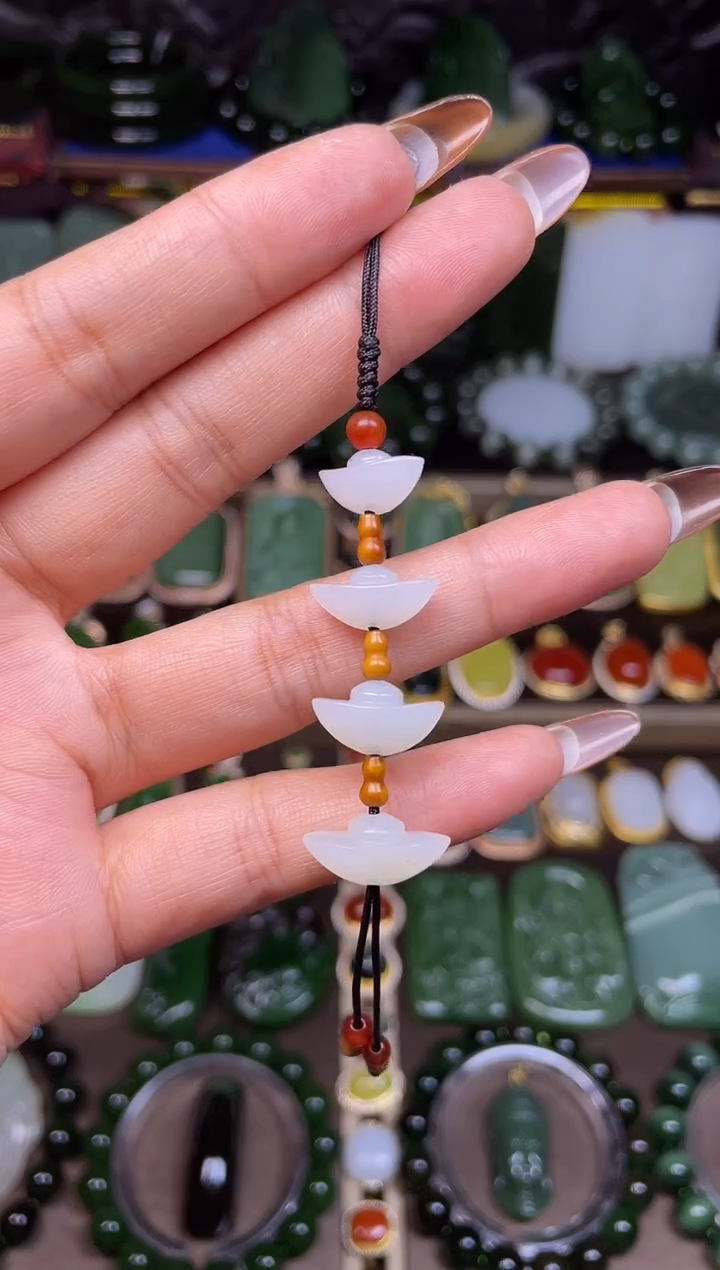 颈饰未镶嵌和田玉挂件