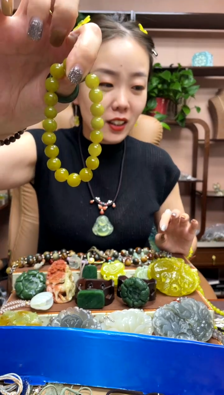 未镶嵌岫玉吊坠多样性发货发其中之一