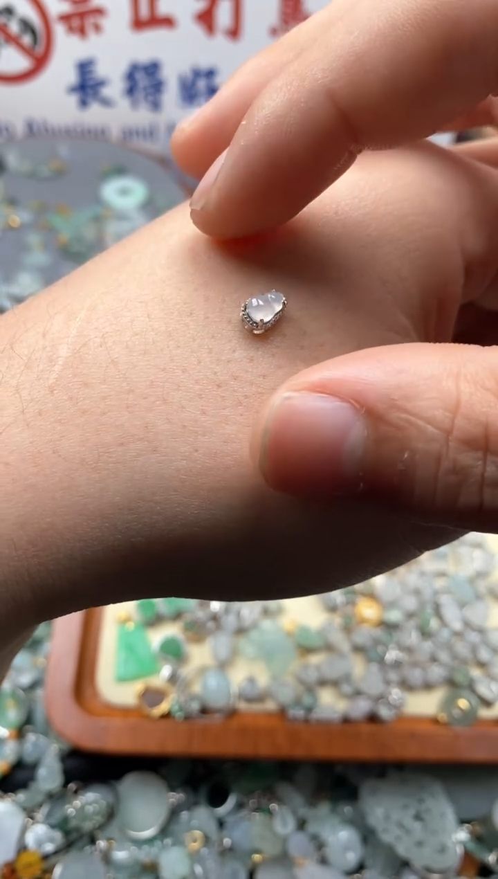 【闪购商品】翡翠颈饰未镶嵌哥哥