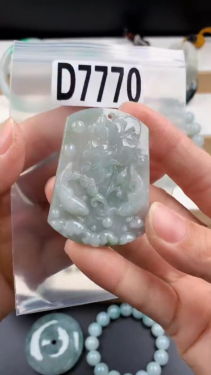 颈饰未镶嵌翡翠天然翡翠吊坠挂件
