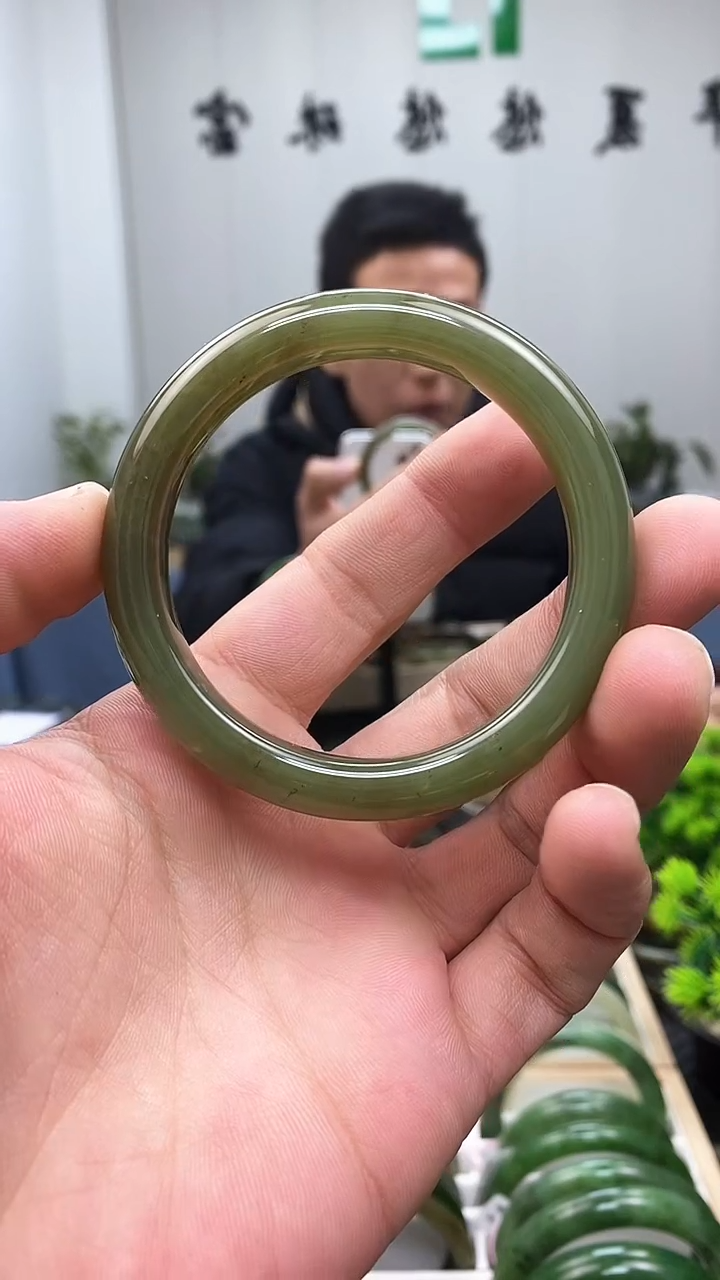 【闪购商品】和田玉手镯未镶嵌54