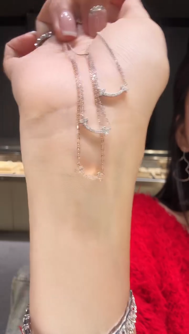 【闪购商品】钻石项链18K金镶嵌微笑 AP0009  多样性发其一