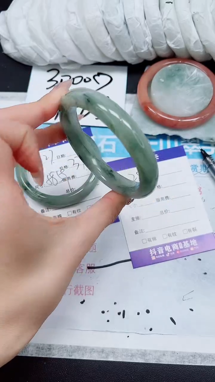 【闪购商品】石英质玉手镯未镶嵌A28-60/61