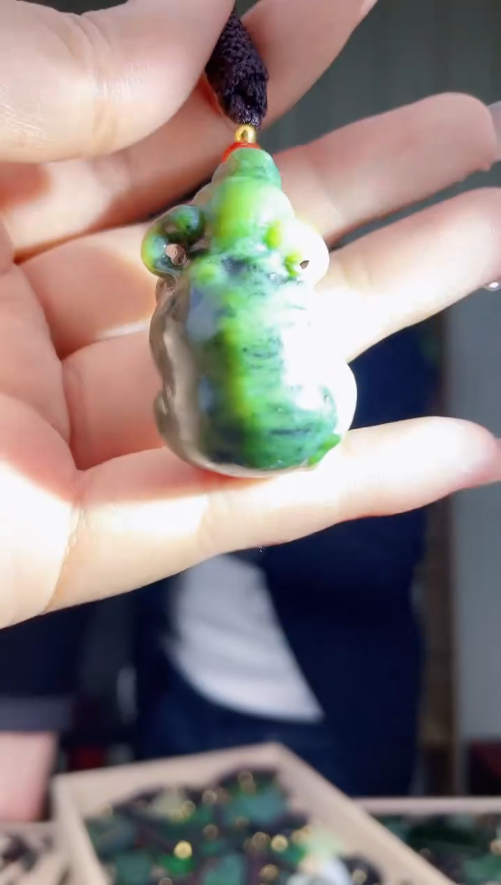 【闪购商品】和田玉挂件未镶嵌拍一发一，多样性发货！